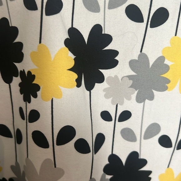 Cherokee black yellow gray floral tie back side pocket scrub M - Picture 5 of 5